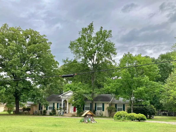 1303 E 1st St, Mount Pleasant, TX 75455