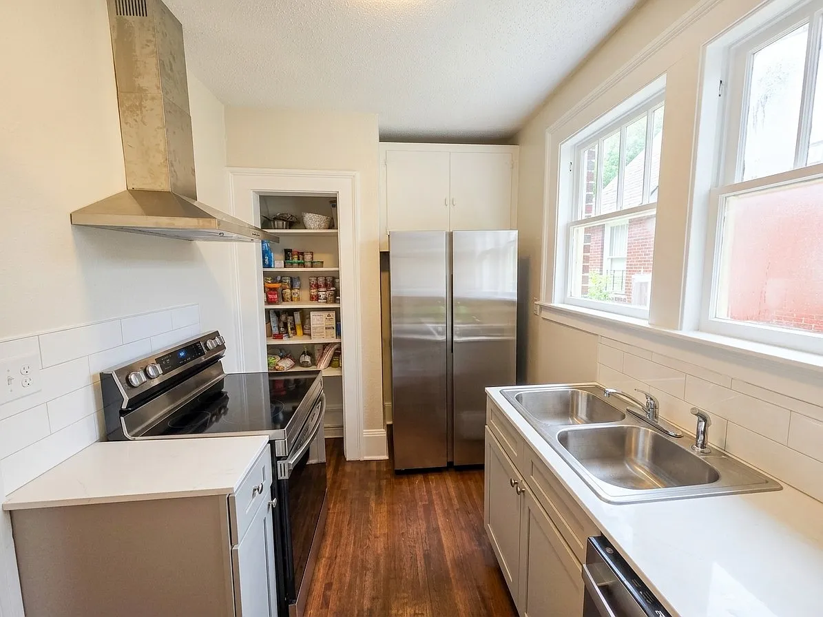 Contemporary Cove Duplex — Photo 2