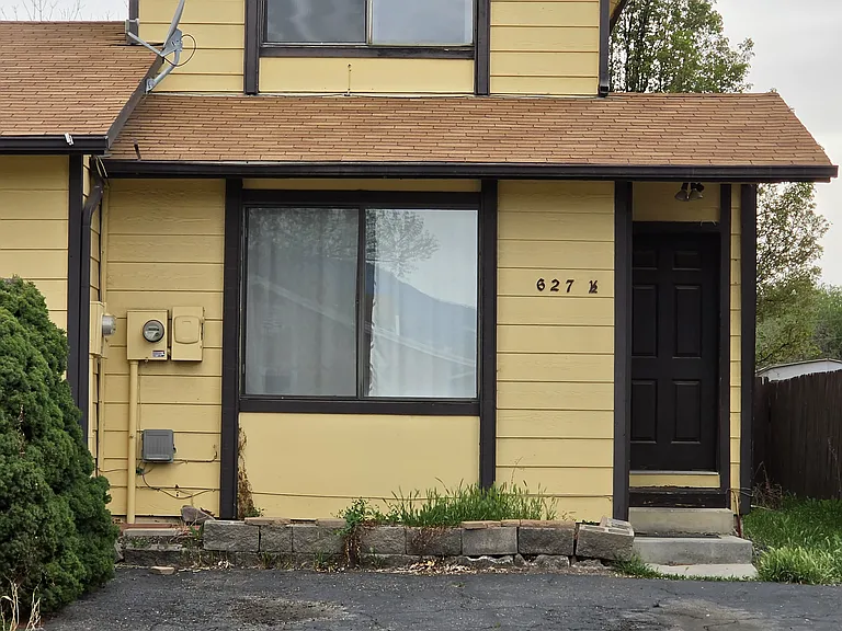 627 1/2 Highline Dr — Photo 1