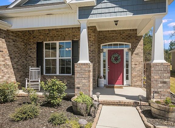 2nd image of 715 Oakwood Ct