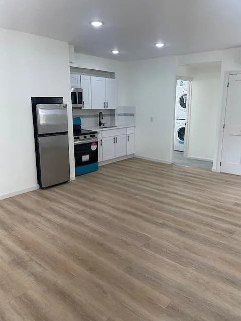 2 bed, 1.5 bath, 950 sqft, $2,500 — Photo 3