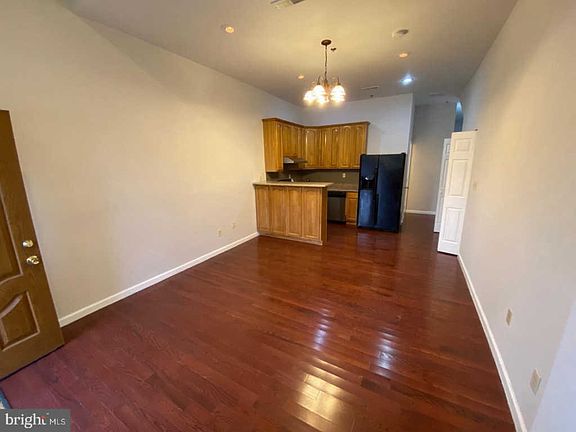 3rd image of 911 Wood St APT 1
