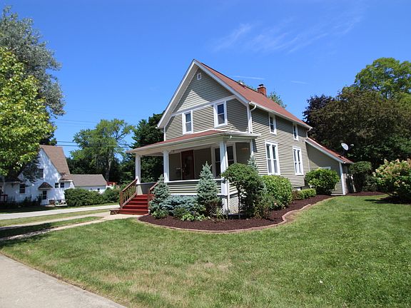 3rd image of 829 S Jefferson St