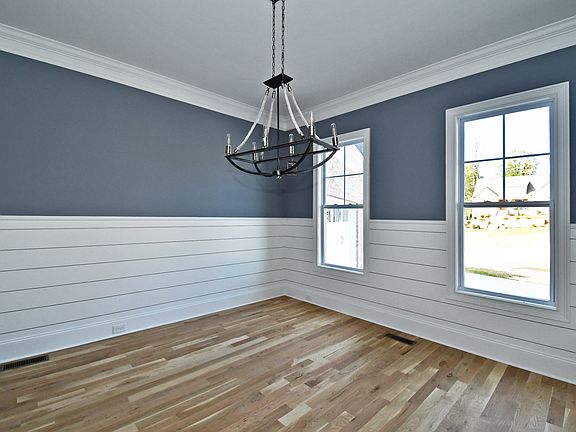 Dining room/flex room on ML