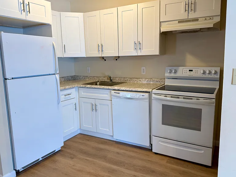 10 Delavergne Ave #D — Photo 8