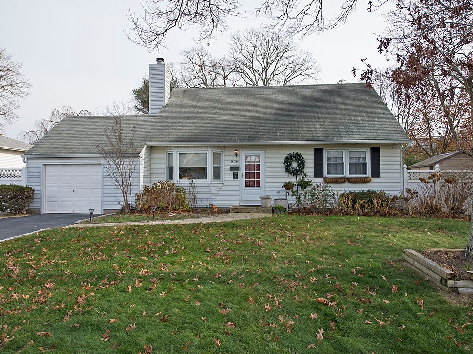 1st image of 220 Myrtle Ave