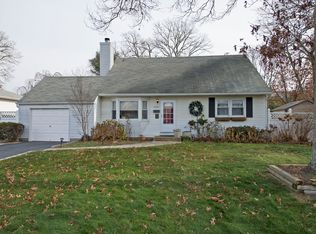 220 Myrtle Ave, West Islip, NY 11795