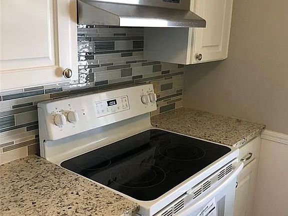 3rd image of 3214 Mackey Ln