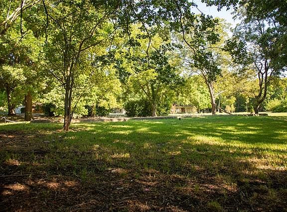 2nd image of 933 Lake North Dr