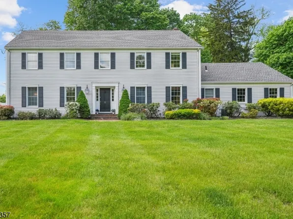 8 Harvey Dr, Bernardsville Boro, NJ 07924