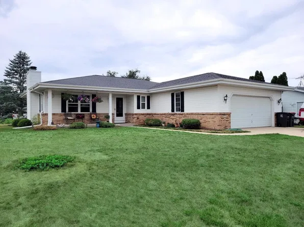 3903 Elaines WAY, Slinger, WI 53086