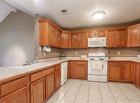 5th image of 21484 Harrison Ave