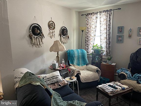 3rd image of 208 W Railroad St