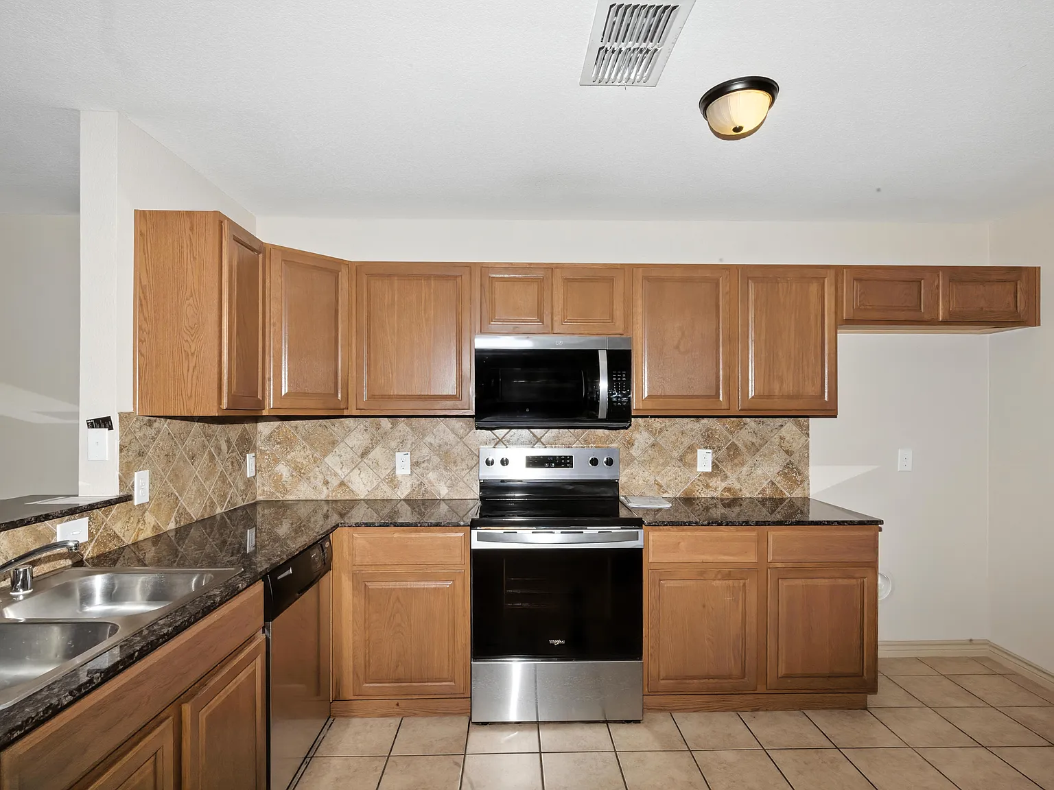 3 bed, 1890 sqft, $2,400 — Photo 3