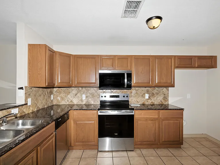 3905 Vista Mar Dr — Photo 4