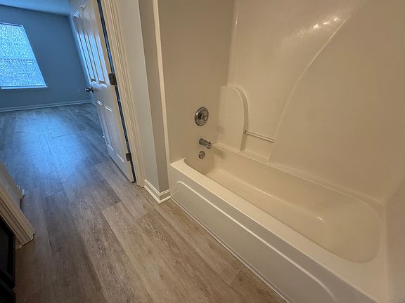 5th image of 226 Yager Ave #523