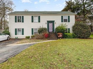 517 Deerpath Dr, Fayetteville, NC 28311