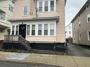 90 Quequechan St, Fall River, MA 02723