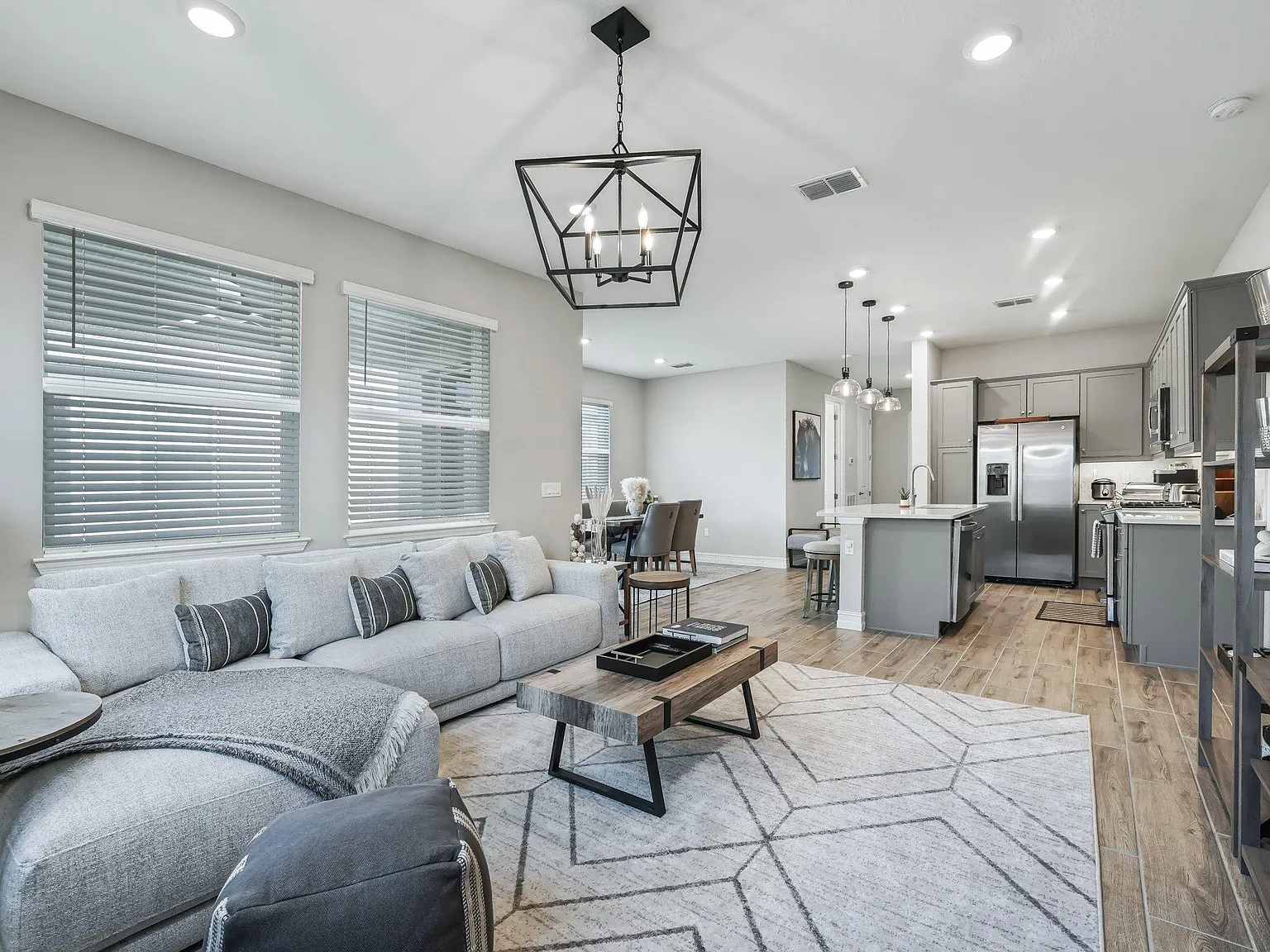 2 bed, 1368 sqft, $4,500 — Photo 3