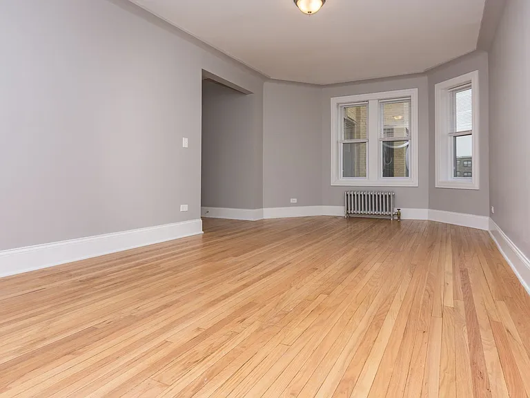 8143 S Ellis Ave — Photo 4