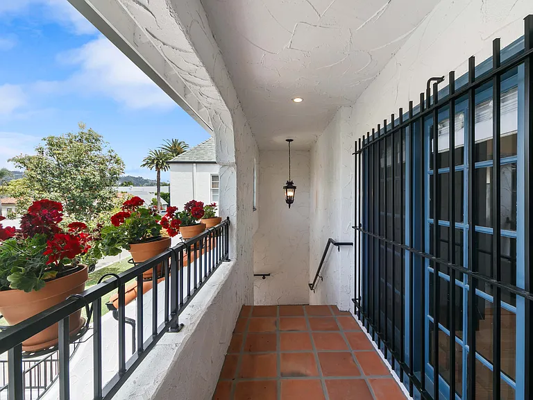 460 N Sierra Bonita Ave #460 — Photo 11
