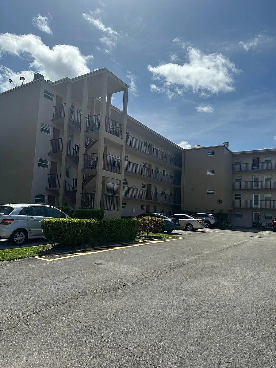 Building Photo - 225 Bonnie Blvd #116