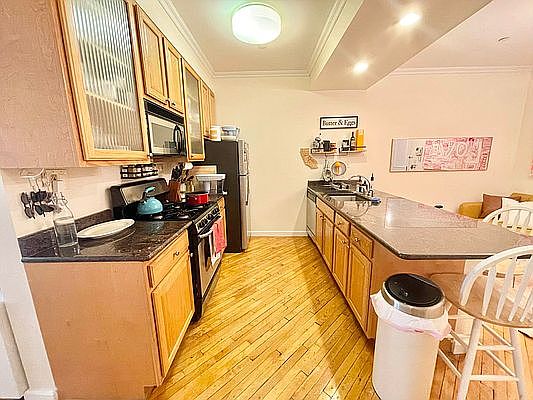 4th image of 250 14th St APT 3A
