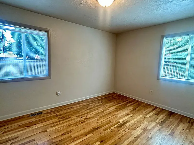 2640 4th St NE — Photo 16