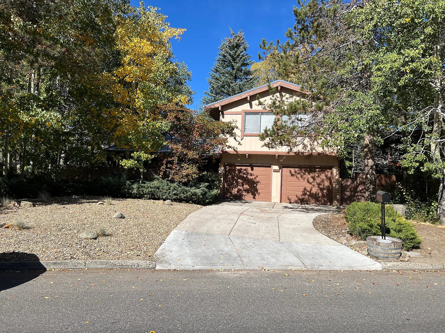 4 bed, 1900 sqft, $3,200 — Photo 2