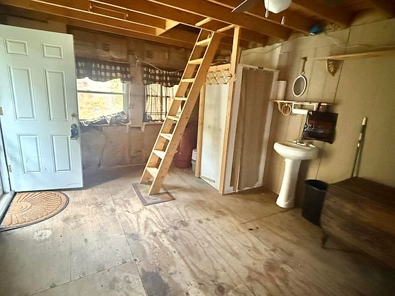 5th image of 43 Lower Coffee Pond Road