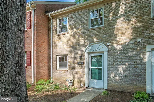 402 Greenbrier Ct #402 Photo 1