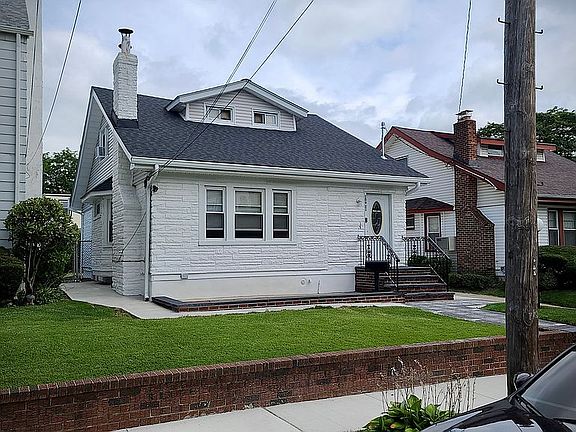 4th image of 10921 192nd St