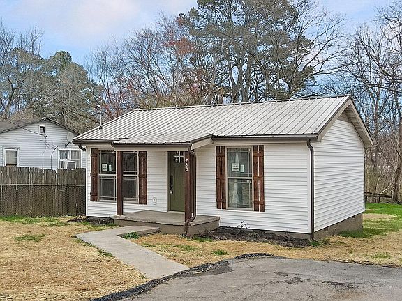 2nd image of 250 Dixie Dr NE