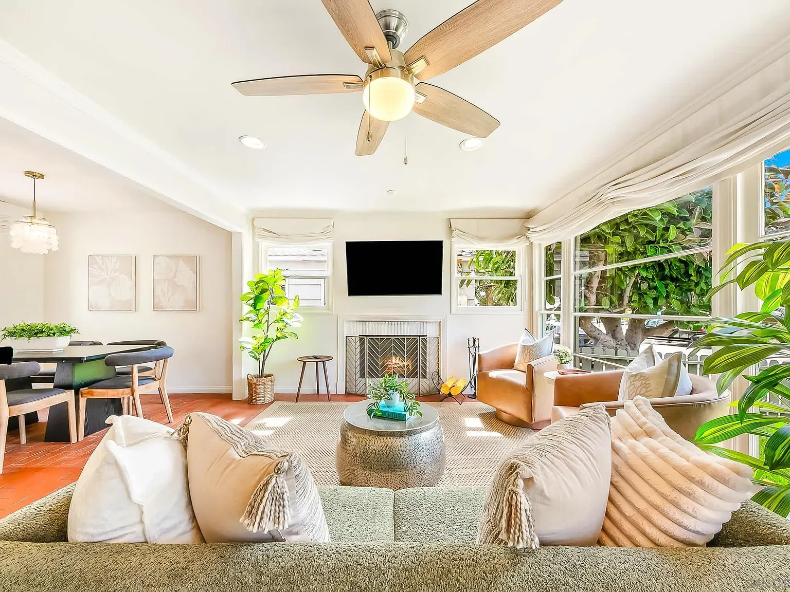 3 bed, 1.0 bath, 918 sqft, $8,000 — Photo 3