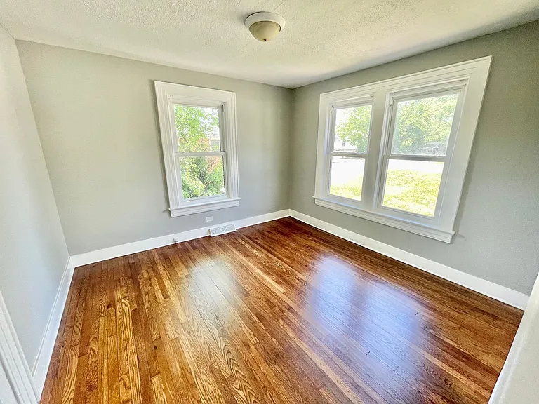 811 Dana Pl — Photo 10