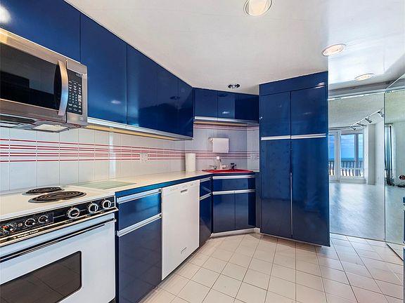 4th image of 2200 S Ocean Lane #1707