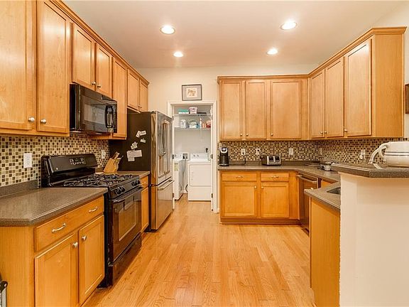 4th image of 1307 Bartlett Cir