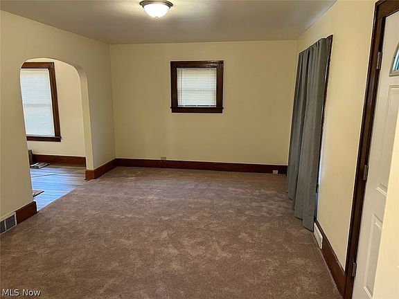 4th image of 353 Potomac Ave