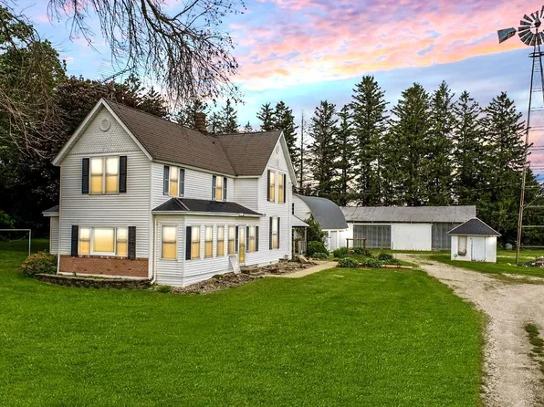 21347 260th St, Fountain, MN 55935