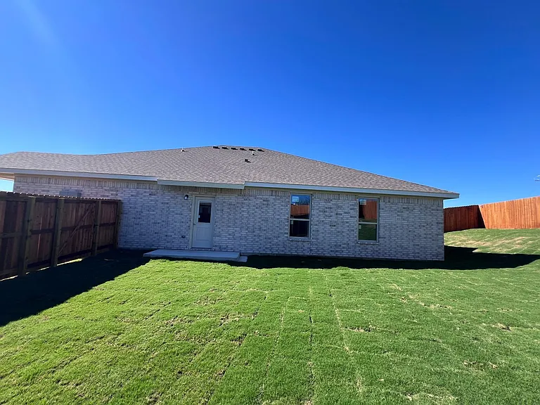 111 Levi Ct — Photo 10