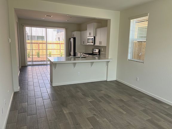 3rd image of 2046 N Hammel Ln