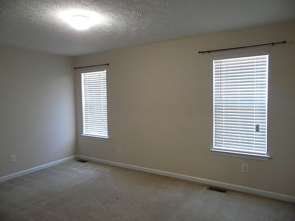5th image of 3048 Mapleleaf Park