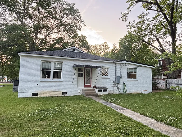 3318 Jefferson St — Photo 2