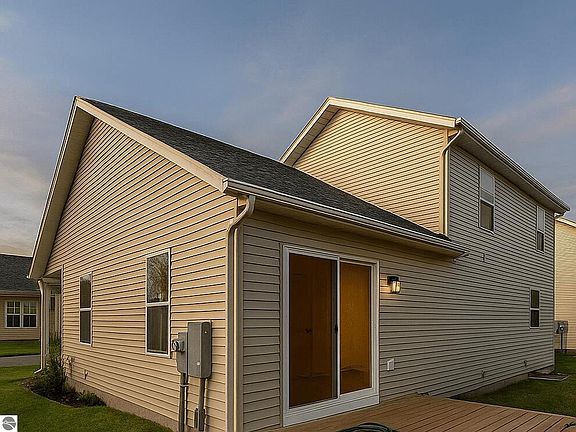 2nd image of 2806 Opal Ct