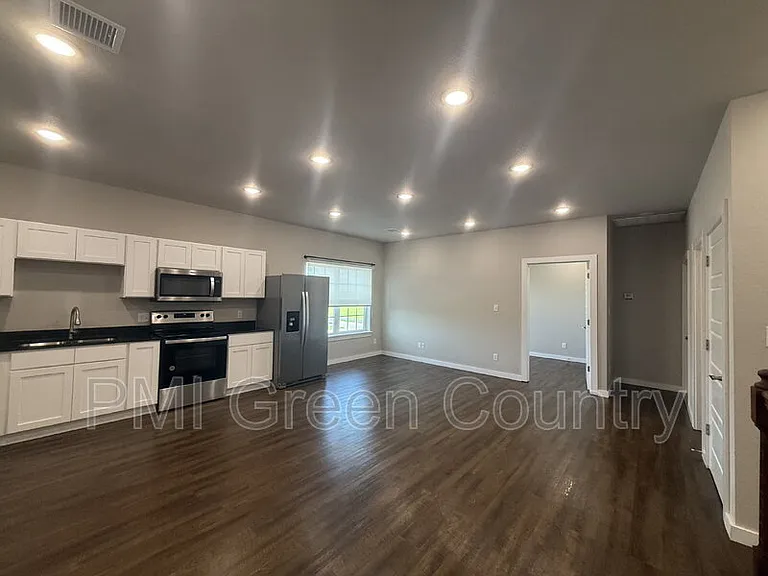 13527 S Mingo Rd #4 — Photo 3
