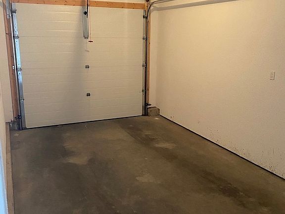 4th image of 420 Canyon Blvd #4