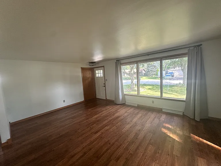 3044 Lawndale Dr — Photo 5