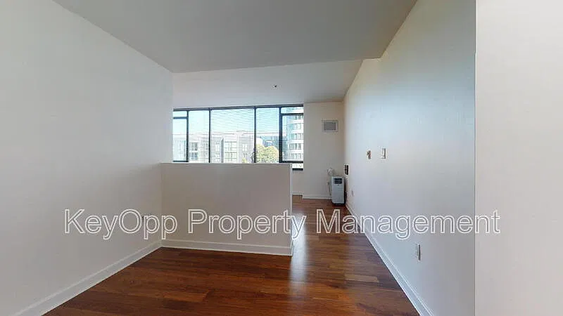 260 King St — Photo 4