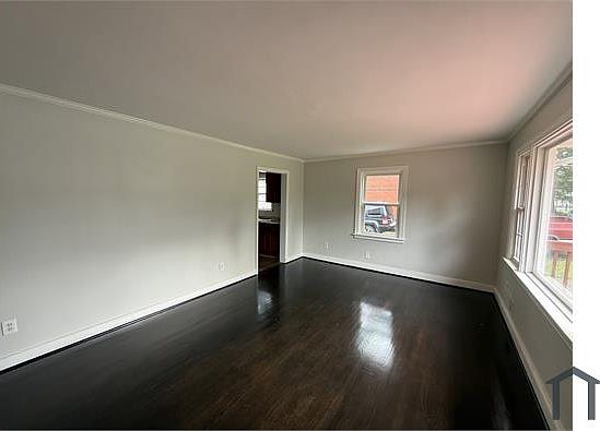 3rd image of 1419 Kingswood St