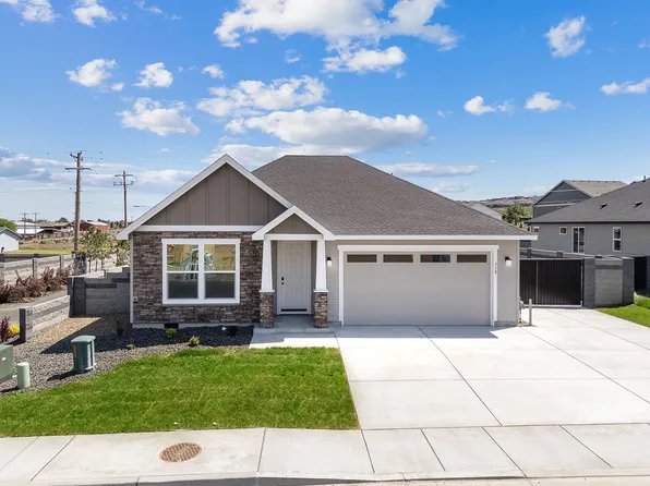318 Tatoosh Ave, West Richland, WA 99353